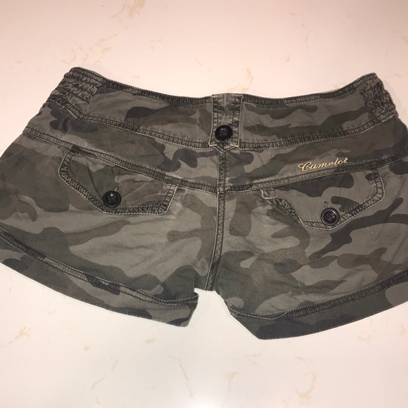 Camelot Camo low rise shorts - Picture 2 of 3